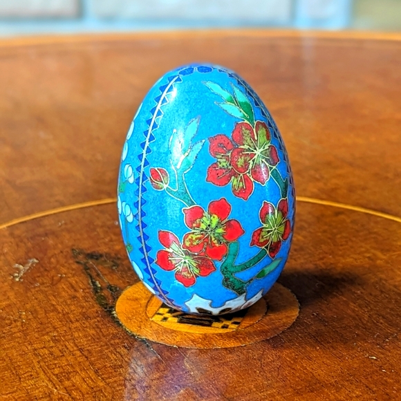 Exquisite Vintage Blue Chinese Cloisonné Egg with Blossom Motif - Picture 6 of 8